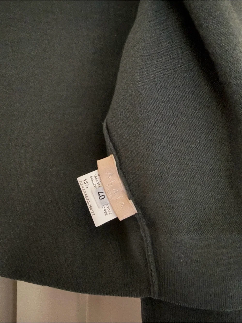 Alaia Signature Cropped Knit Cardigan - Picture 4 of 5